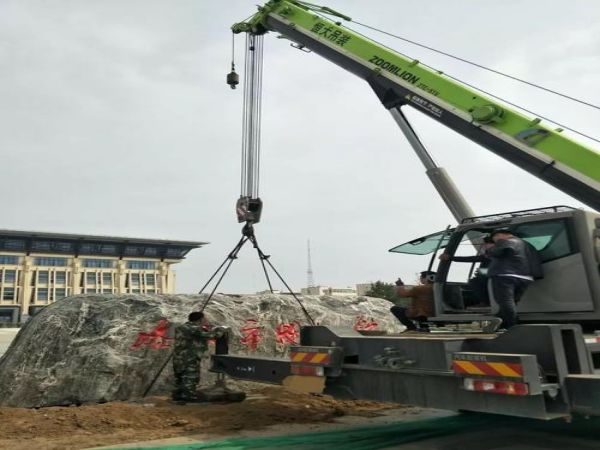 襄垣县吊车租赁公司_吊车出租要避免产生的问题
